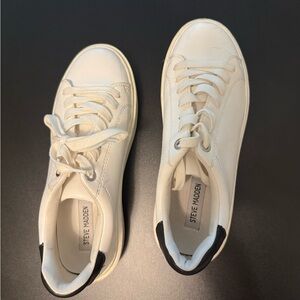 Steve Madden White Shoes Size 9